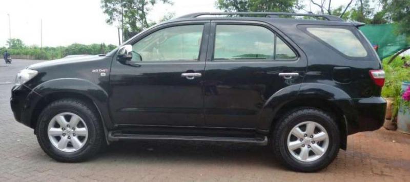 Toyota Fortuner 3.0 4X4 MT 2012