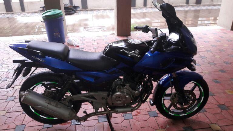 bajaj pulsar 220cc 2017 model