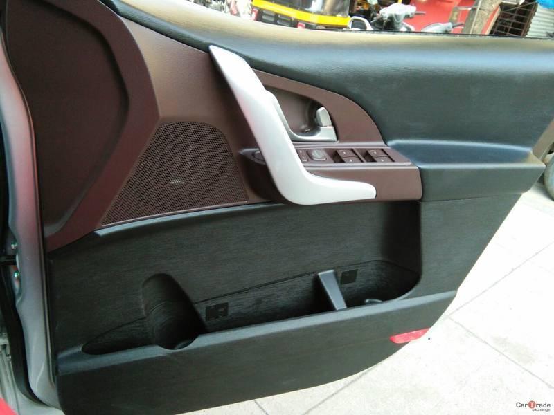 Mahindra XUV500 W8 2013