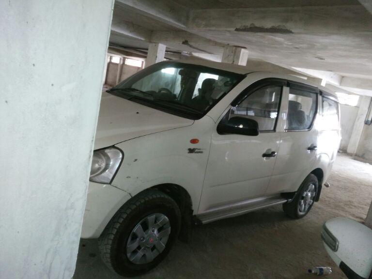 Mahindra Xylo E4 2011