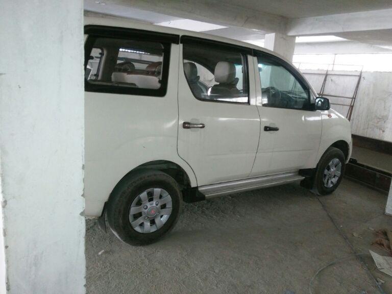 Mahindra Xylo E4 2011