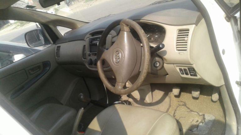 Toyota Innova 2.5 GX 8 STR BS IV 2011