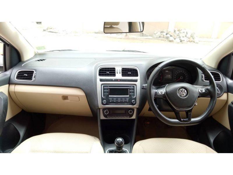 Volkswagen Polo Highline1.2L (P) 2015