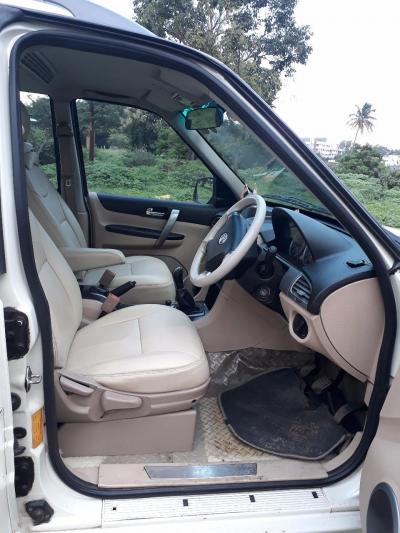 Tata Safari Storme 2.2 EX 4X2 2013