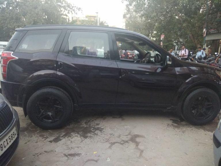 Mahindra XUV500 W8 2012