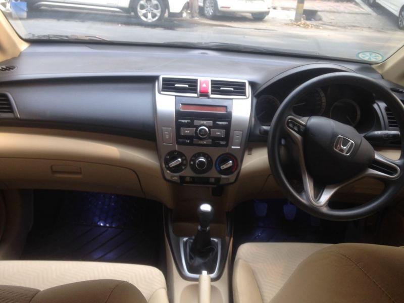 Honda City S i-VTEC 2013