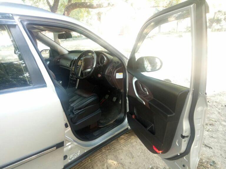 Mahindra XUV500 W8 2012
