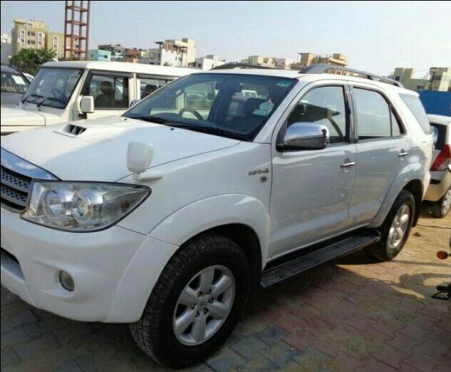 Toyota Fortuner 3.0 4x2 MT 2011