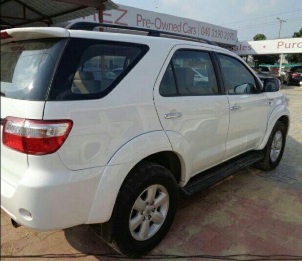 Toyota Fortuner 3.0 4x2 MT 2011