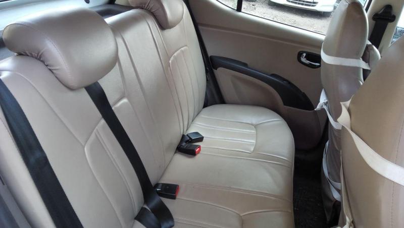 Hyundai i10 Sportz AT 2011