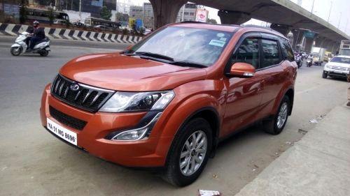 Mahindra XUV500 W10 2015