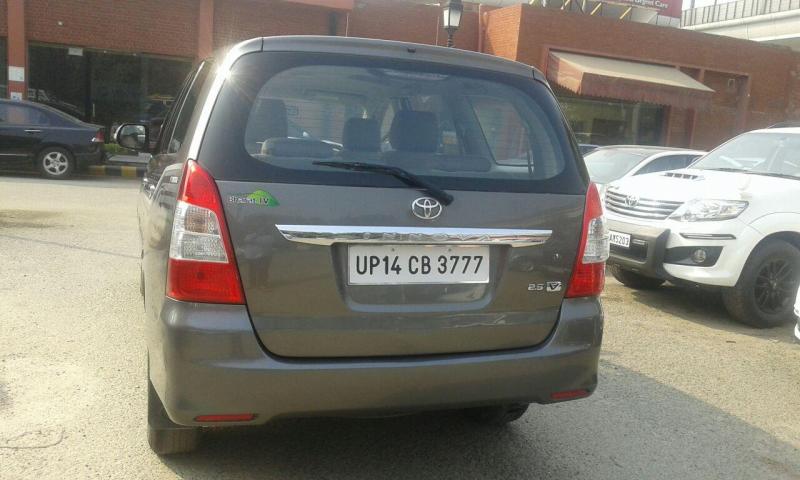 Toyota Innova 2.5 V 7 STR 2013