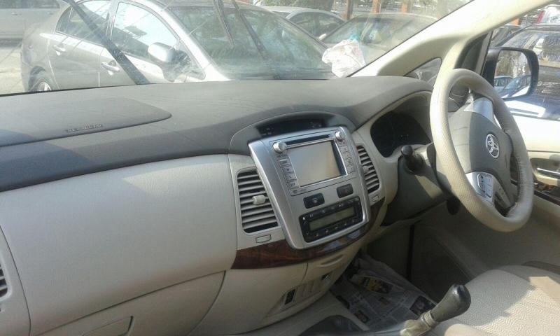 Toyota Innova 2.5 V 7 STR 2013