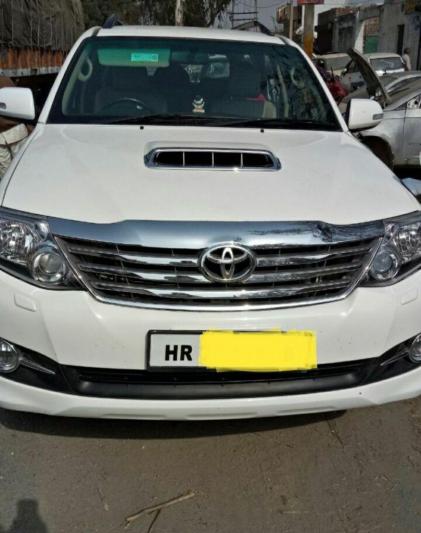 Toyota Fortuner 3.0 4x2 MT 2015