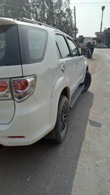 Toyota Fortuner 3.0 4x2 MT 2015