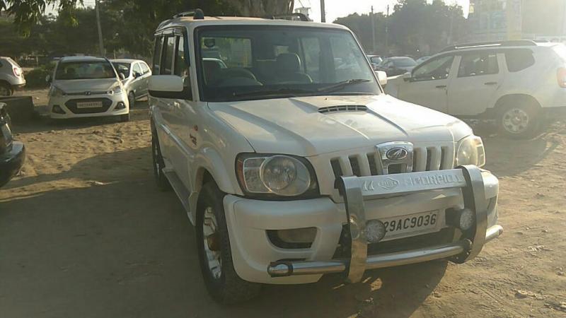 Mahindra Scorpio SLE 7S BSIV 2012