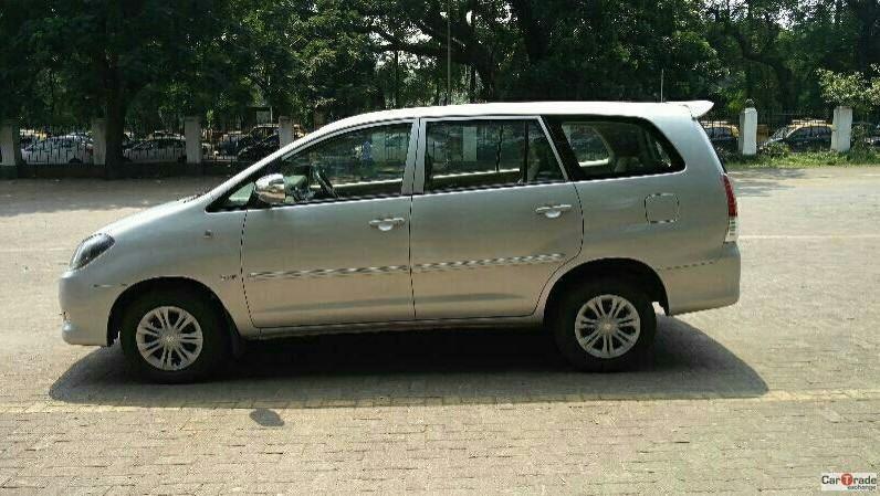 Toyota Innova 2.5 V 8 STR 2010