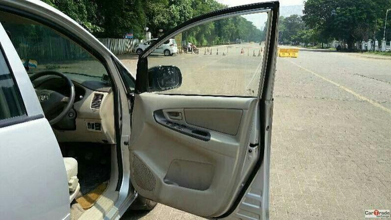 Toyota Innova 2.5 V 8 STR 2010