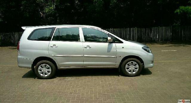 Toyota Innova 2.5 V 8 STR 2010
