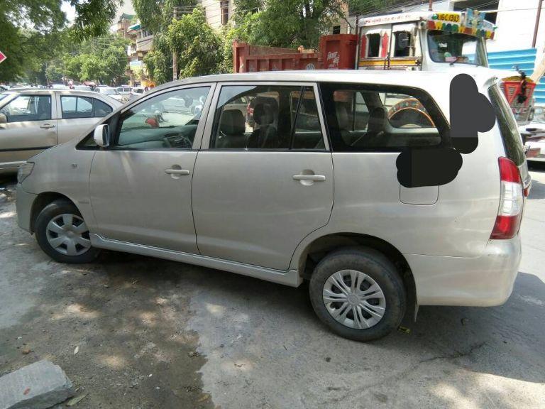 Toyota Innova 2.5 GX 7 STR BS IV 2015