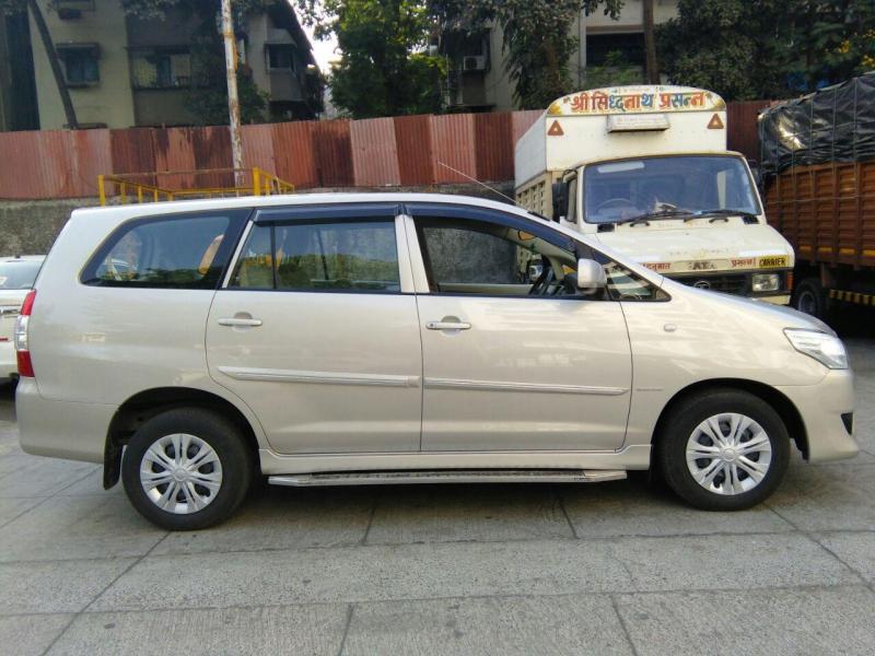 Toyota Innova 2.5 G 7 STR BS IV 2012