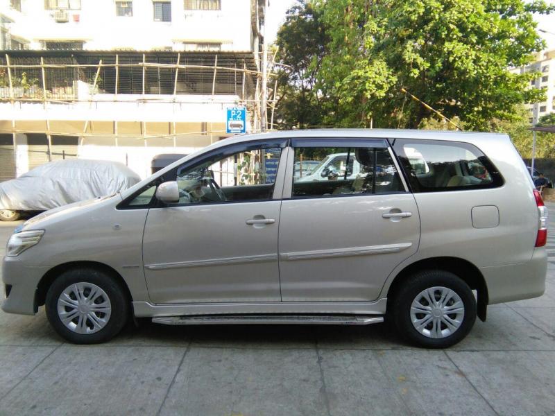 Toyota Innova 2.5 G 7 STR BS IV 2012