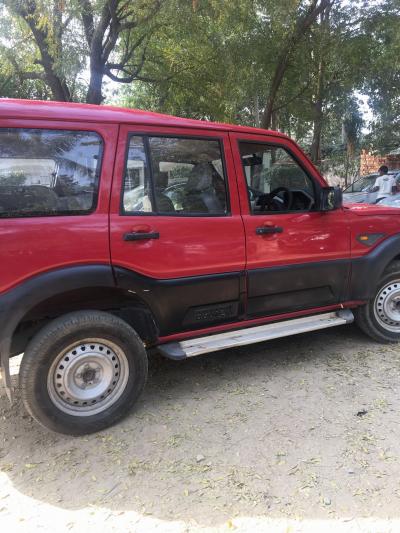 Mahindra Scorpio S4 2015