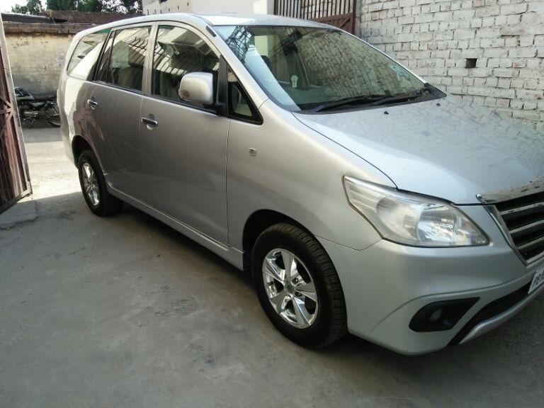 Toyota Innova 2.0 G 8 STR BS IV 2012