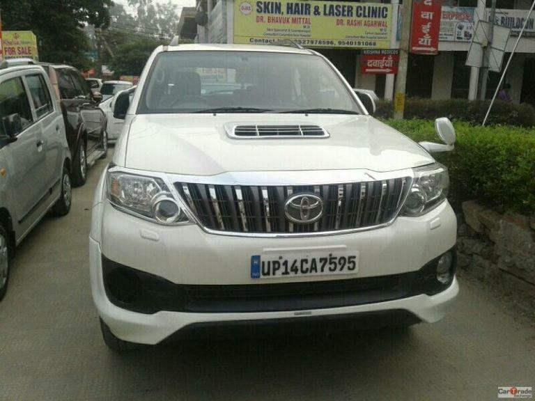 Toyota Fortuner 3.0 4X4 MT 2013