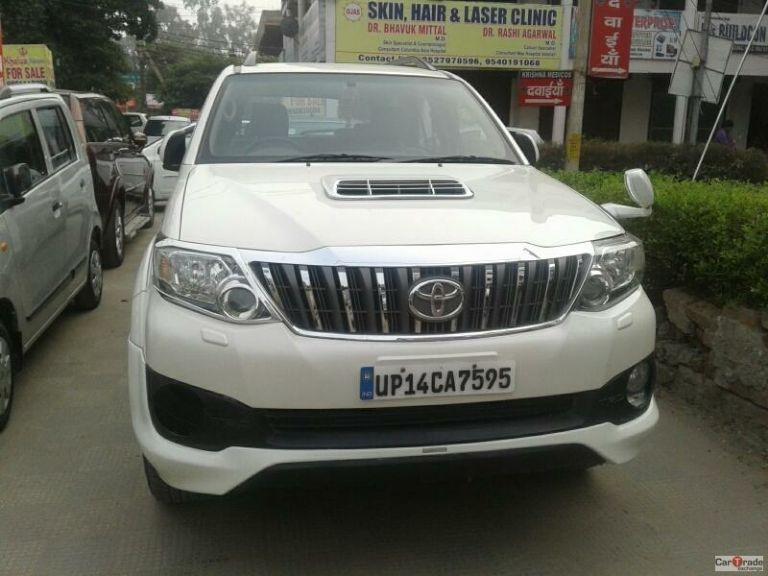 Toyota Fortuner 3.0 4X4 MT 2013