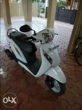 Activa 2nd best sale hand scooty price