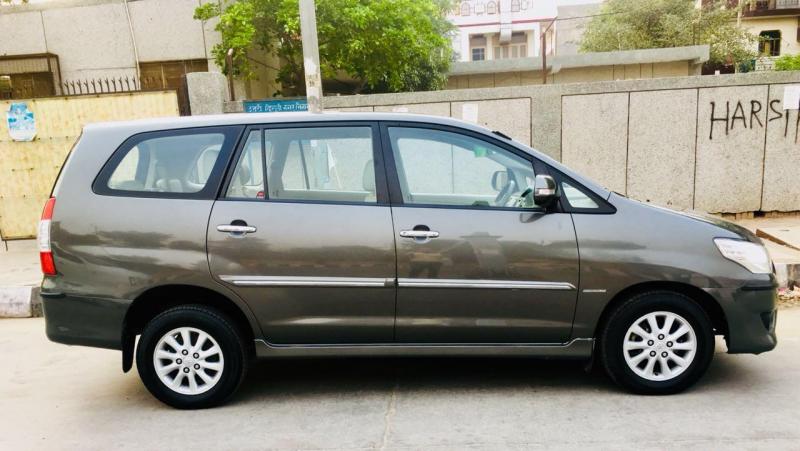 Toyota Innova 2.5 V 7 STR 2012