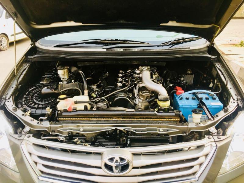 Toyota Innova 2.5 V 7 STR 2012