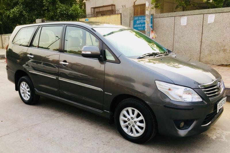 Toyota Innova 2.5 V 7 STR 2012
