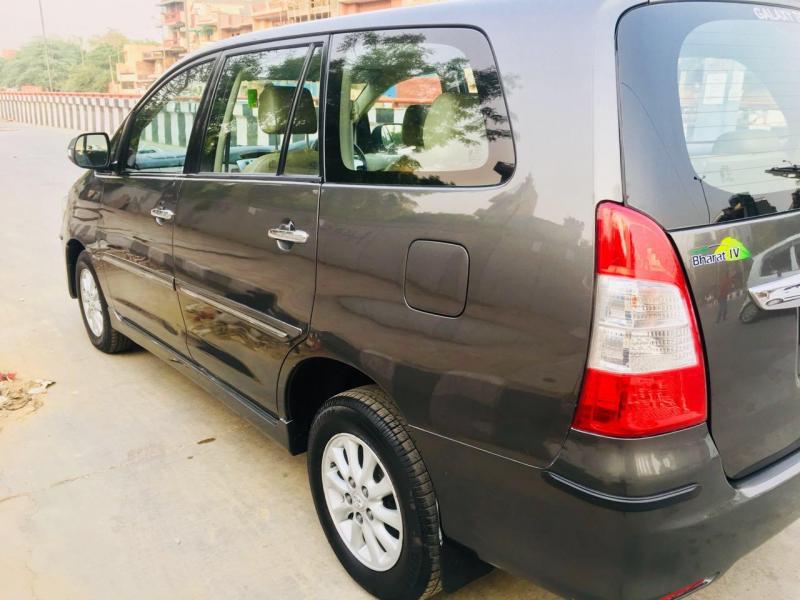 Toyota Innova 2.5 V 7 STR 2012