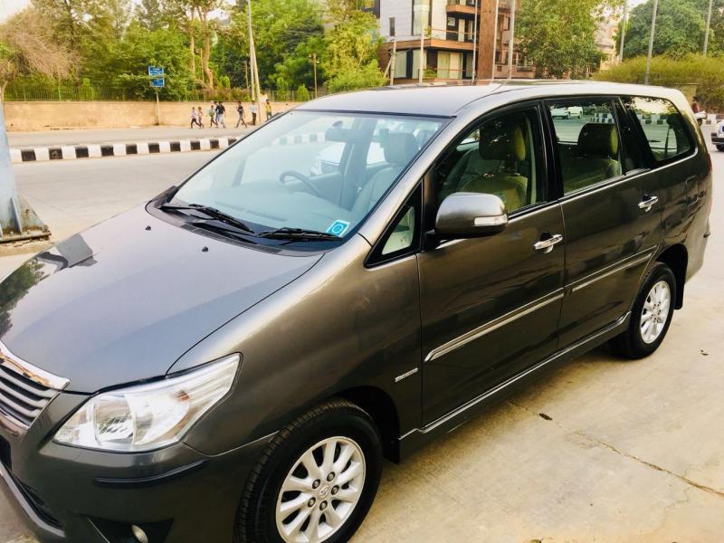 Toyota Innova 2.5 V 7 STR 2012