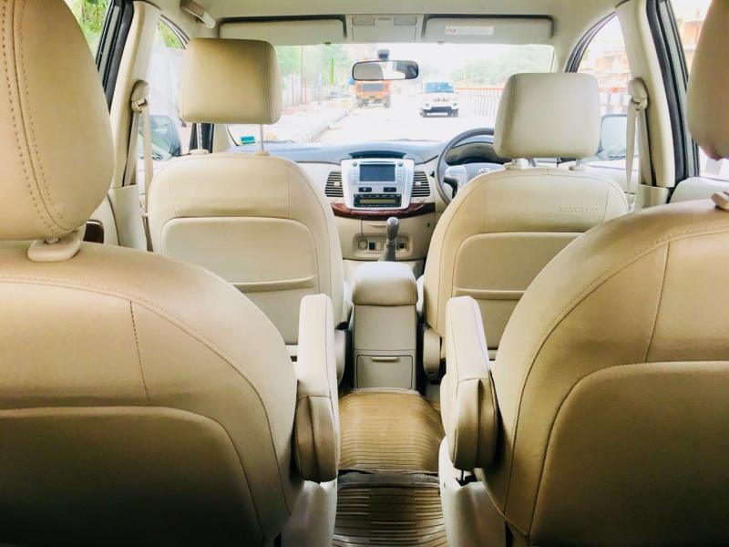 Toyota Innova 2.5 V 7 STR 2012