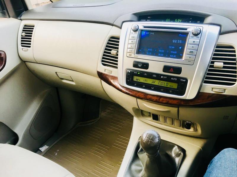Toyota Innova 2.5 V 7 STR 2012