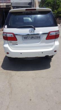Toyota Fortuner 3.0 4X4 MT 2011