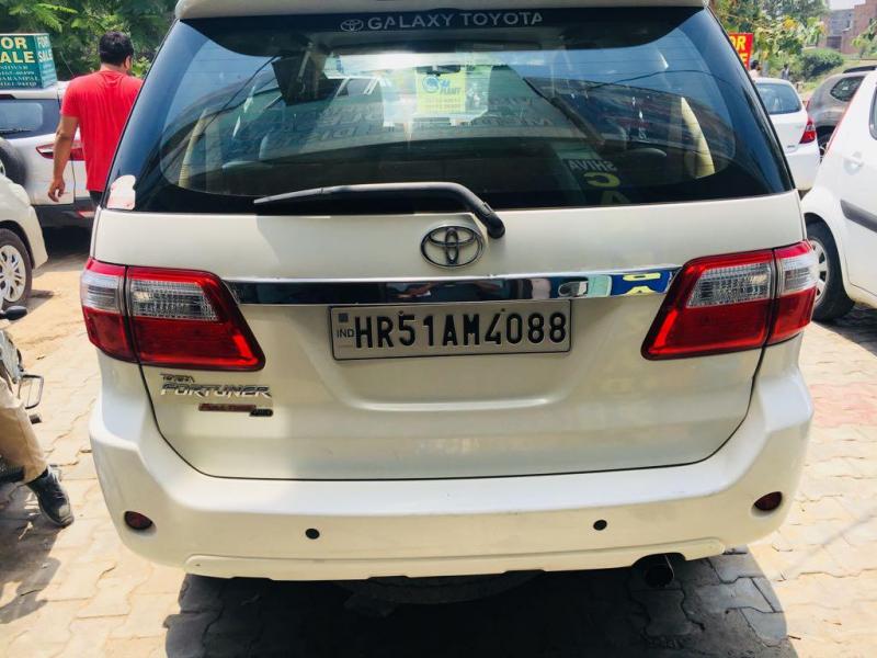 Toyota Fortuner 3.0 4X4 MT 2011