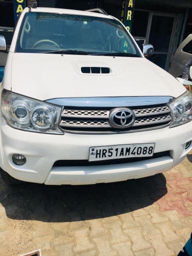 Toyota Fortuner 3.0 4X4 MT 2011