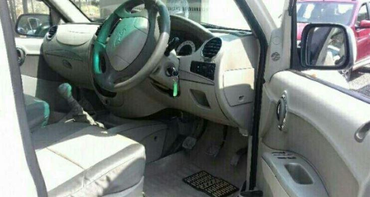 Mahindra Quanto C8 2013