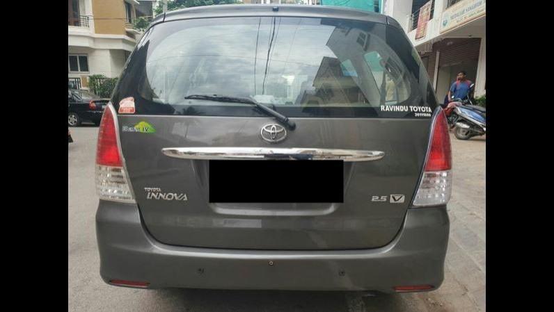 Toyota Innova 2.5 V 8 STR 2012