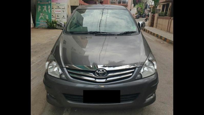 Toyota Innova 2.5 V 8 STR 2012