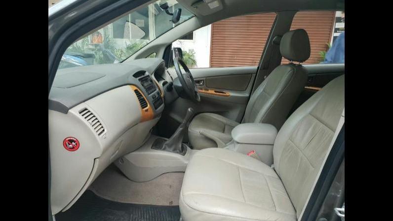 Toyota Innova 2.5 V 8 STR 2012
