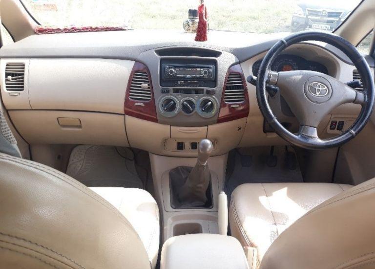 Toyota Innova 2.5 E 7 STR 2007