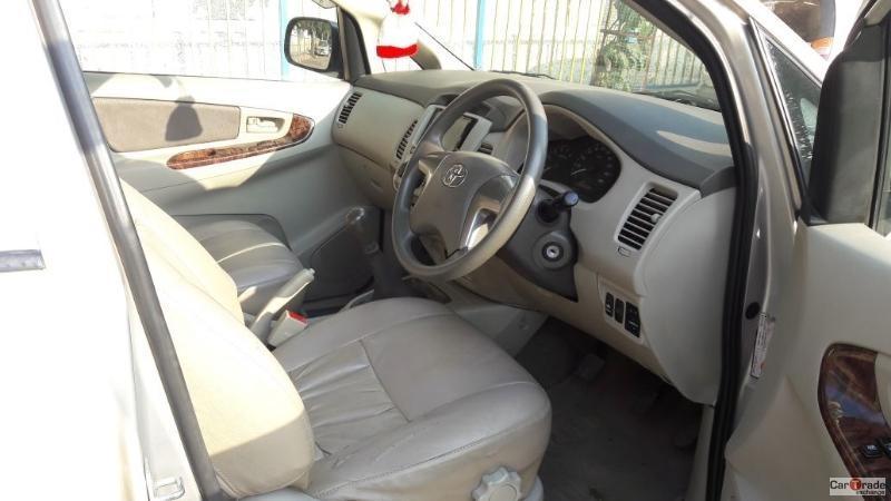 Toyota Innova 2.5 G4 8 STR 2013