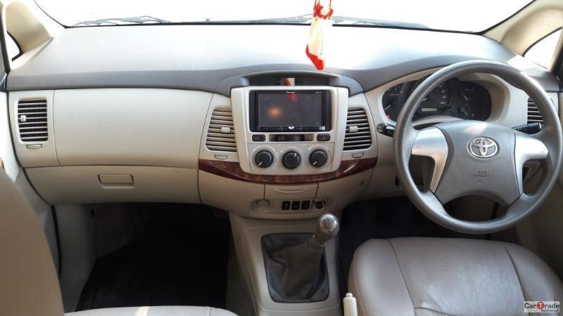 Toyota Innova 2.5 G4 8 STR 2013