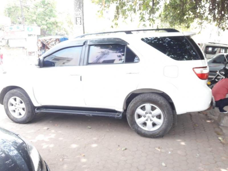 Toyota Fortuner 3.0 4X4 MT 2011