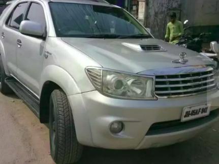 Toyota Fortuner 3.0 4X4 MT 2011